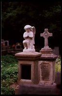 Aniołek - zabytkowy nagrobkek Józia Dziamy na cmentarzu Jeleniec w Dobczycach, po renowacji wykonanej staraniem Społecznego Komitetu Opieki nad Zabytkami Dobczyc